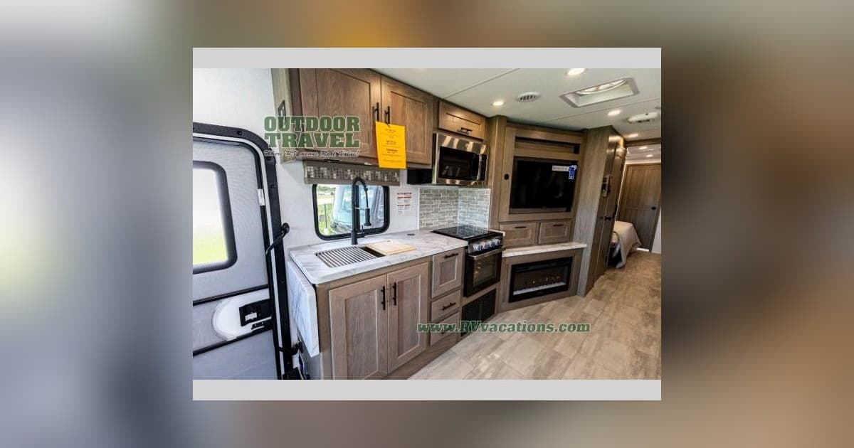 Outdoor Travel's Model Year-End Clearance and Motorhome Rentals Serve Ontario's Evolving RV Market
