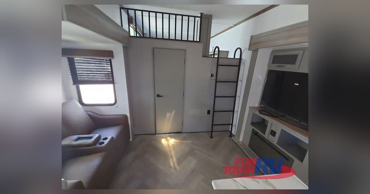 Johnny’s RV Superstore Expands Inventory with Forest River Sandpiper Fifth Wheels, Offering More Options for Gulf Coast RV Buyers