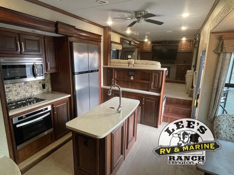 Lee's Auto & RV Ranch Showcases Used RVs and New Fifth-Wheels for Connecticut Travelers
